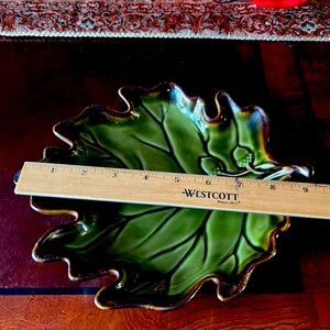 Green Leaf-Shaped Decorative Bowl